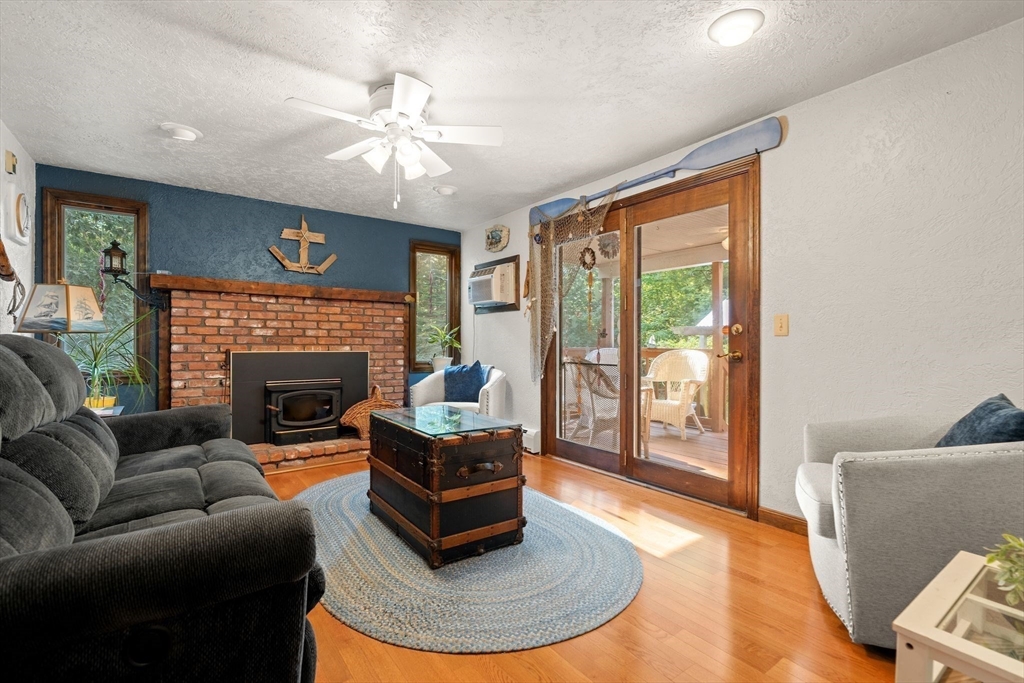 60 Canterbury Dr