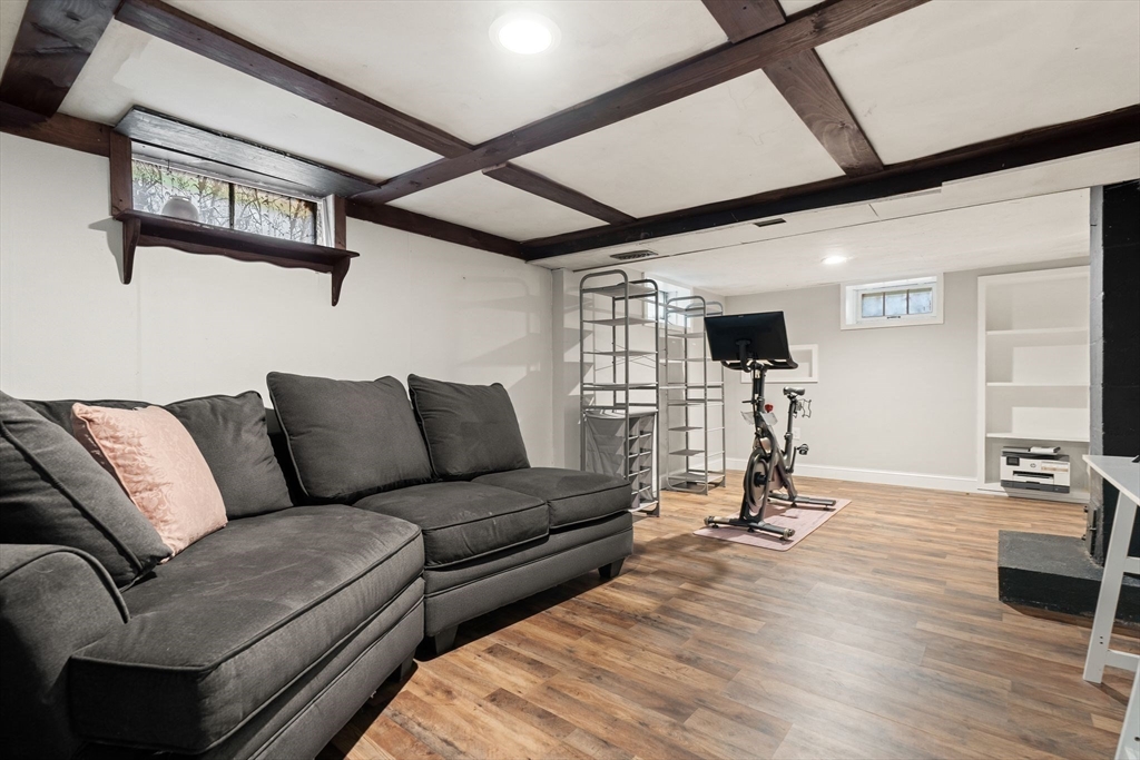 61 Cedar Dr