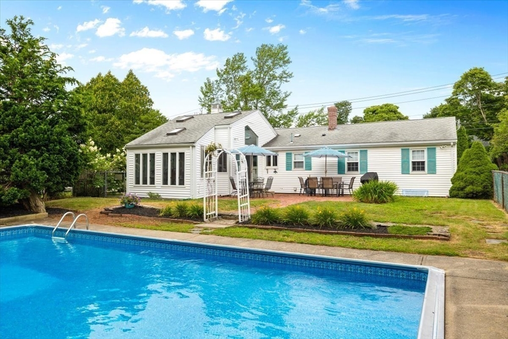 33 Homestead Ln