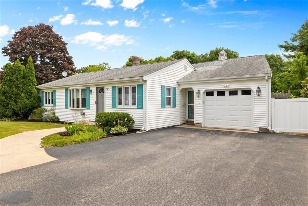 33 Homestead Ln