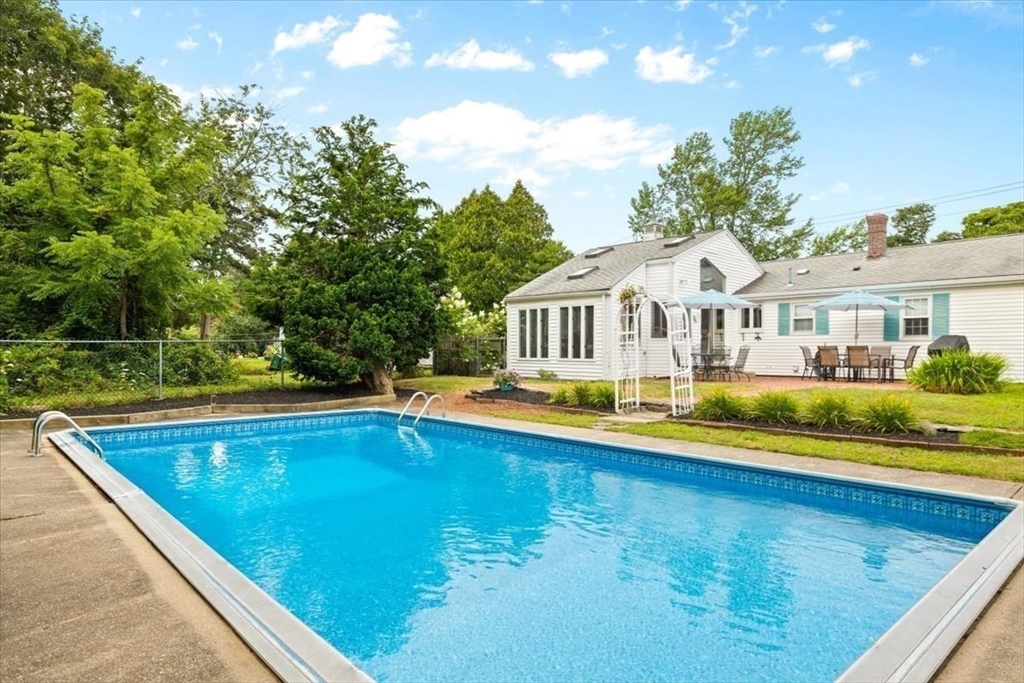 33 Homestead Ln