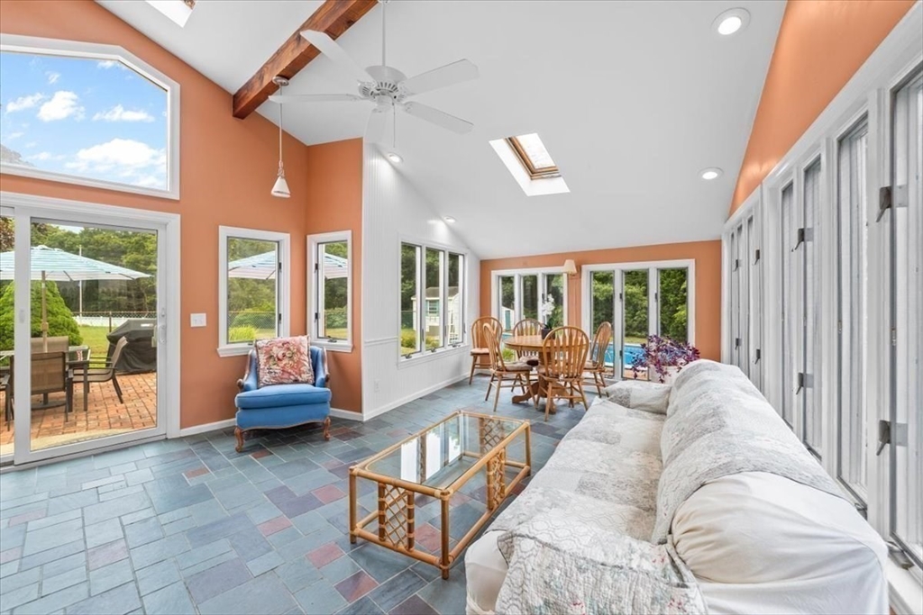 33 Homestead Ln