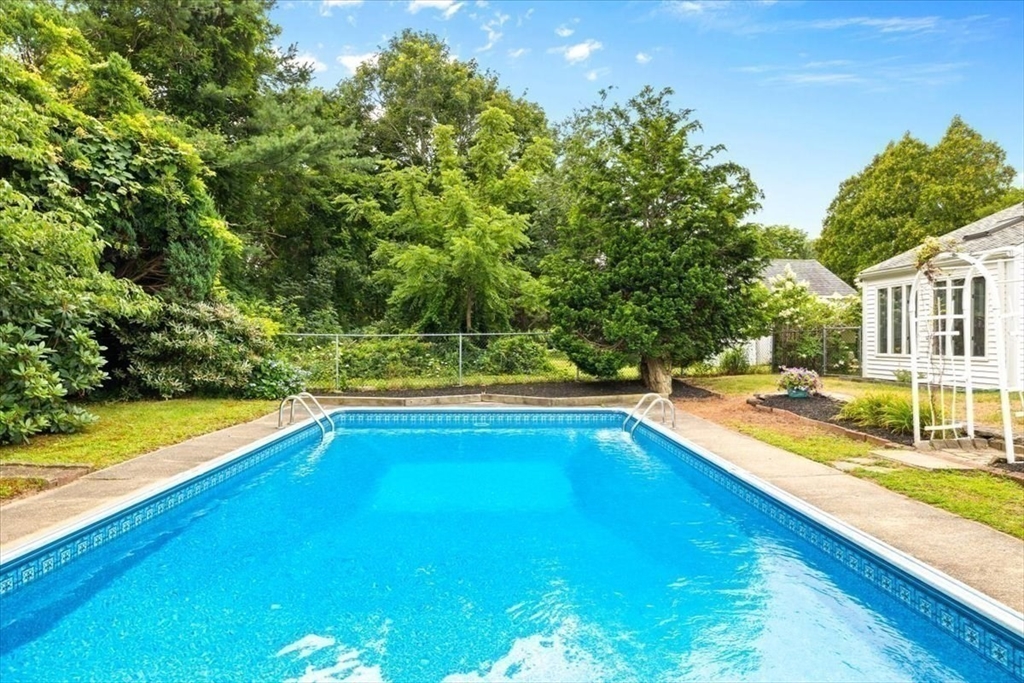 33 Homestead Ln