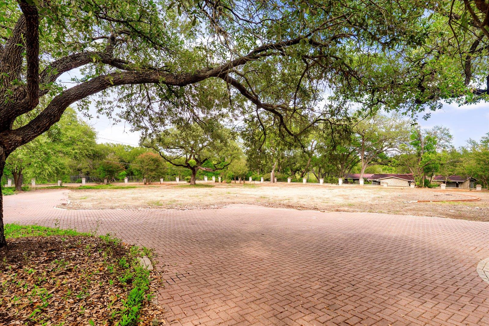 3917 Balcones DR
