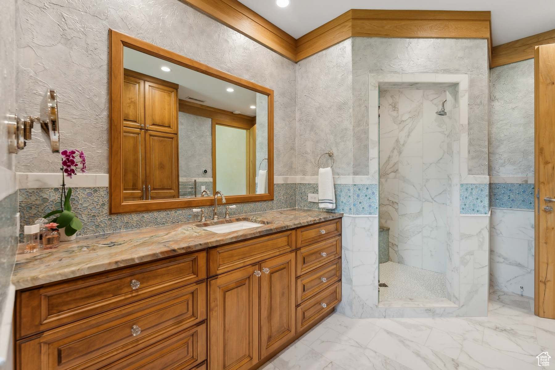 8011 N WEST HILLS TRL