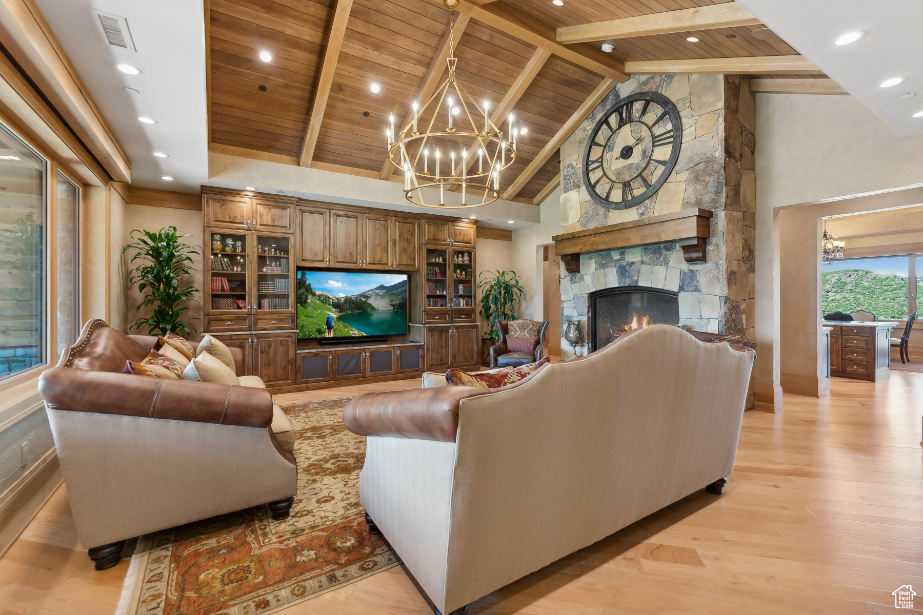 8011 N WEST HILLS TRL