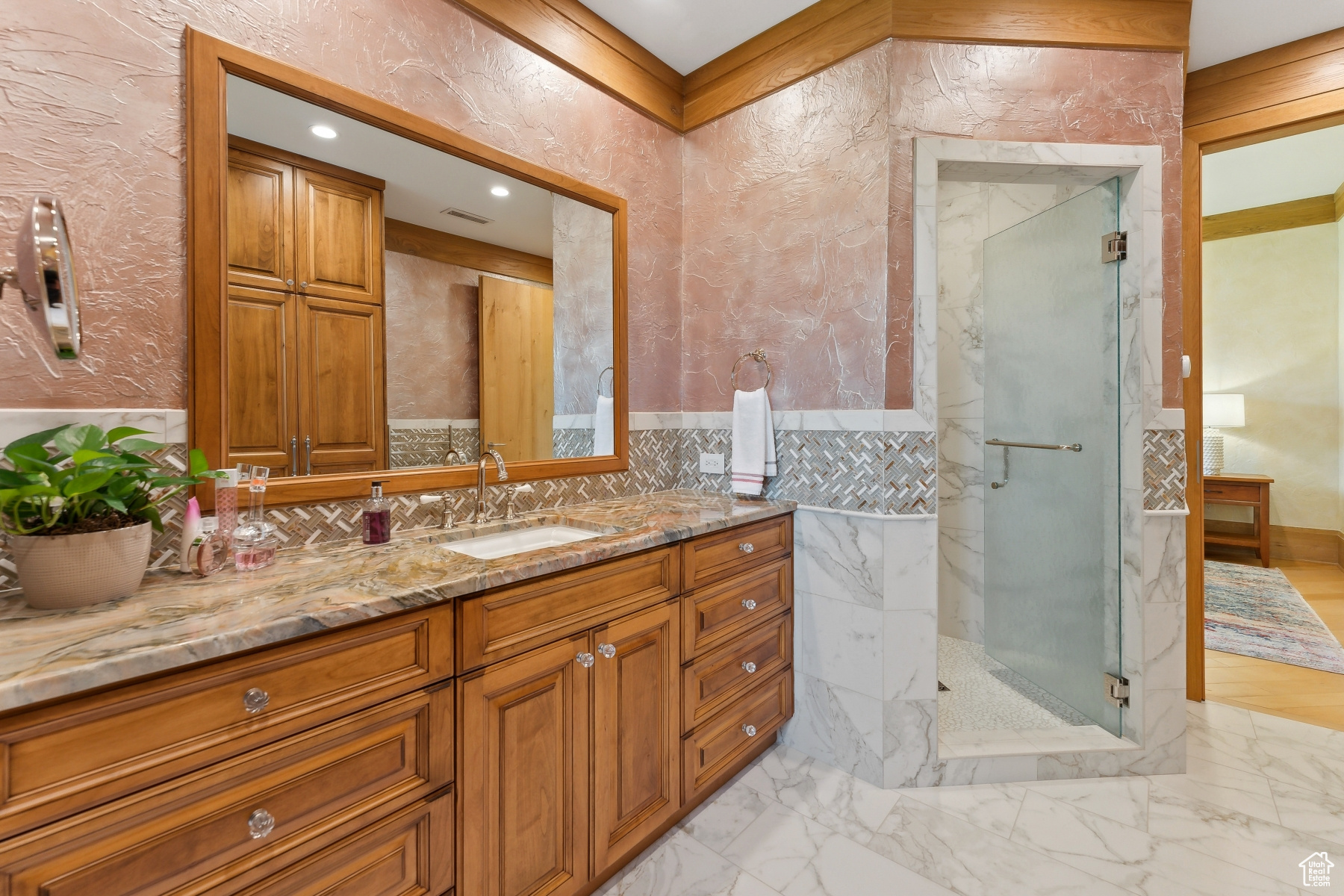 8011 N WEST HILLS TRL