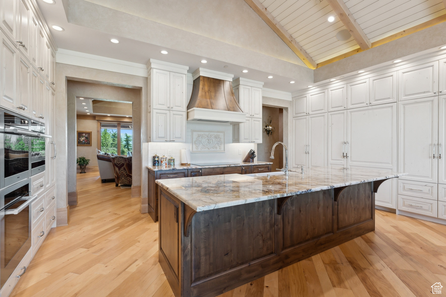 8011 N WEST HILLS TRL