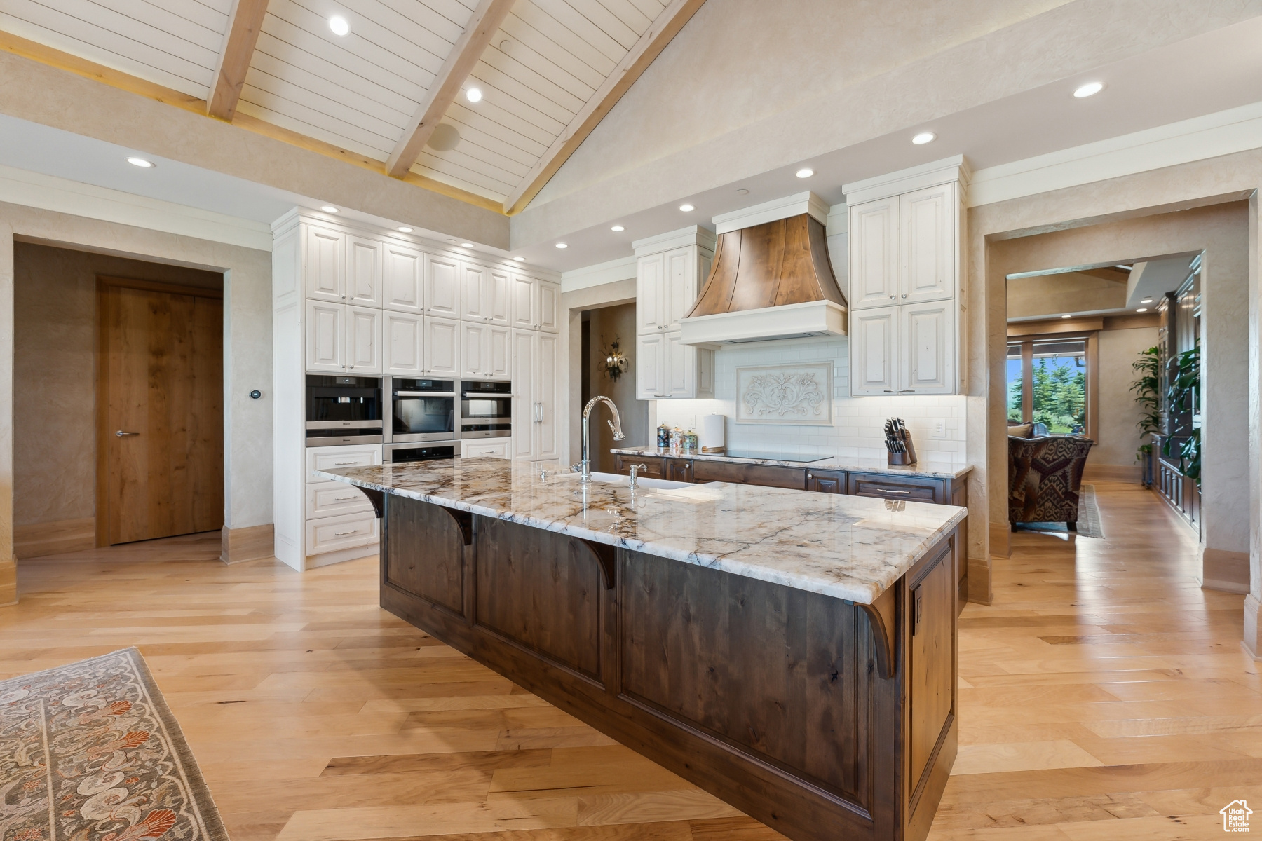 8011 N WEST HILLS TRL