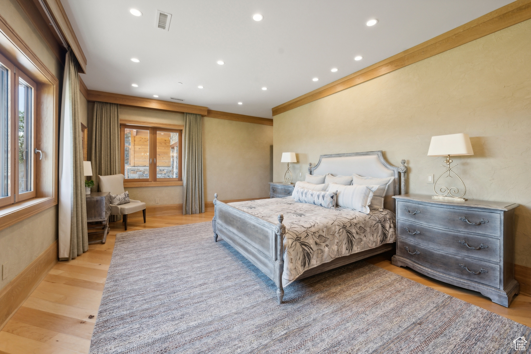 8011 N WEST HILLS TRL