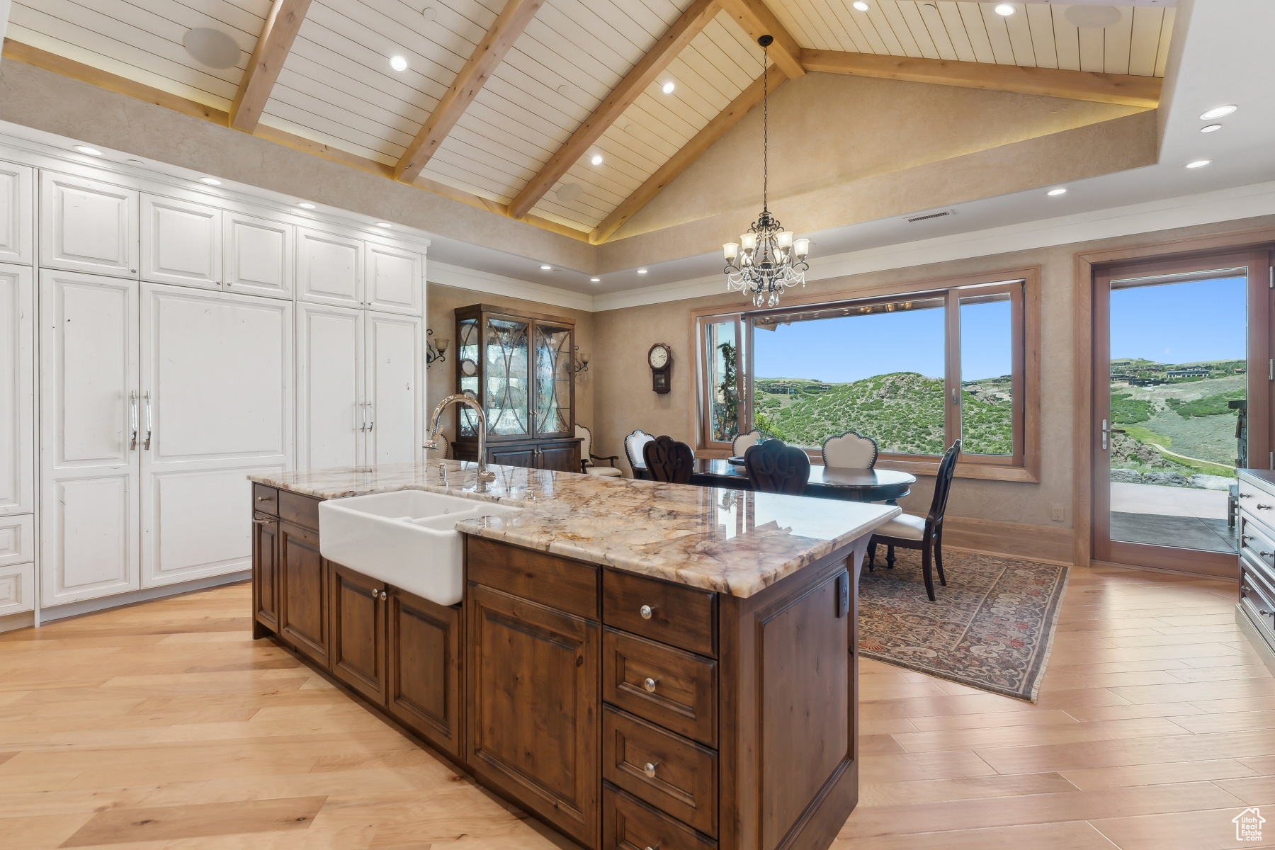 8011 N WEST HILLS TRL