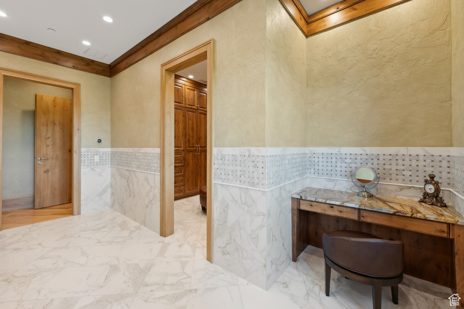8011 N WEST HILLS TRL