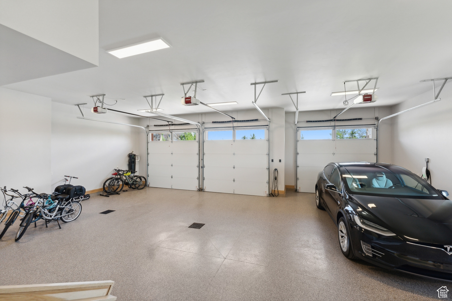 8011 N WEST HILLS TRL