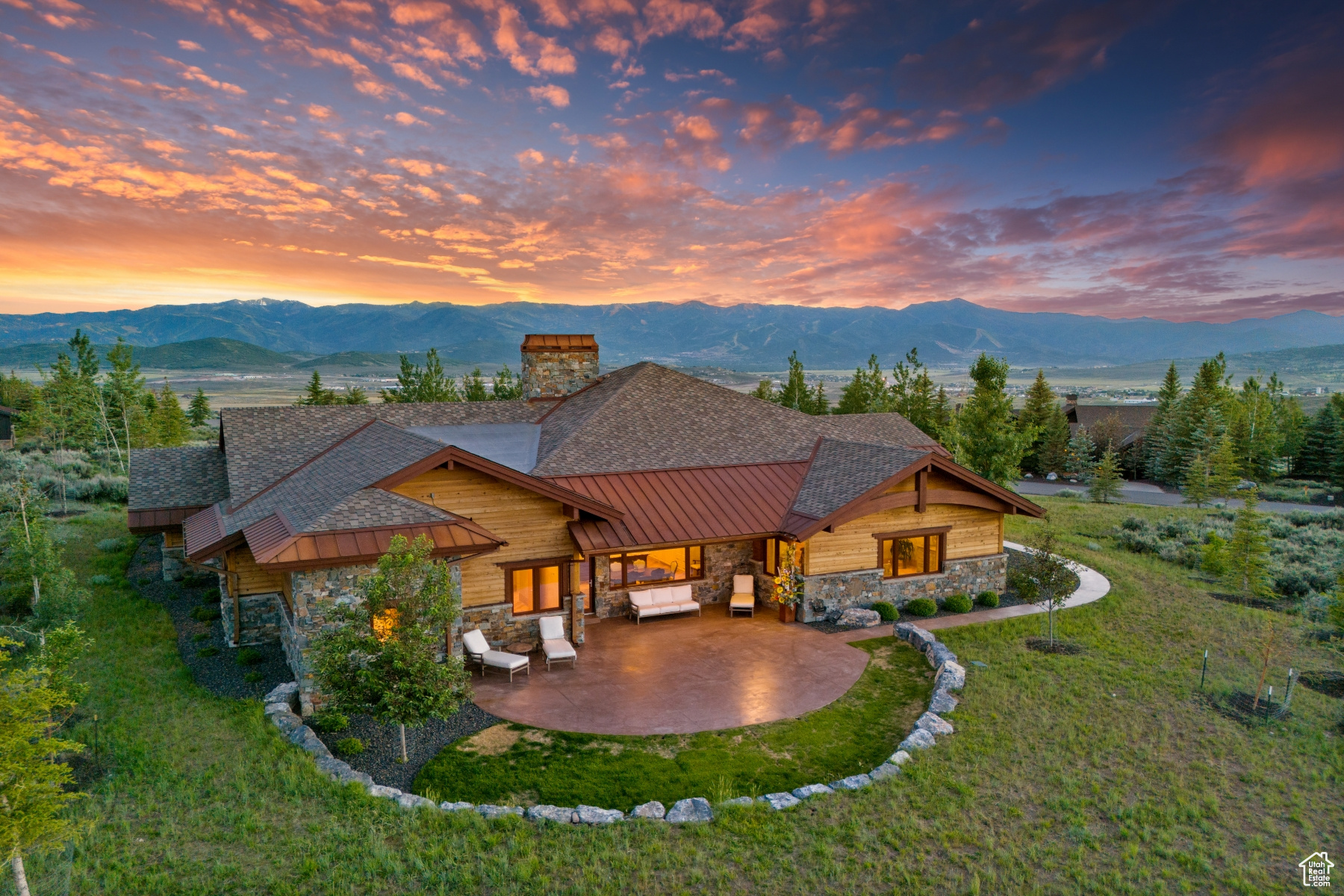 8011 N WEST HILLS TRL