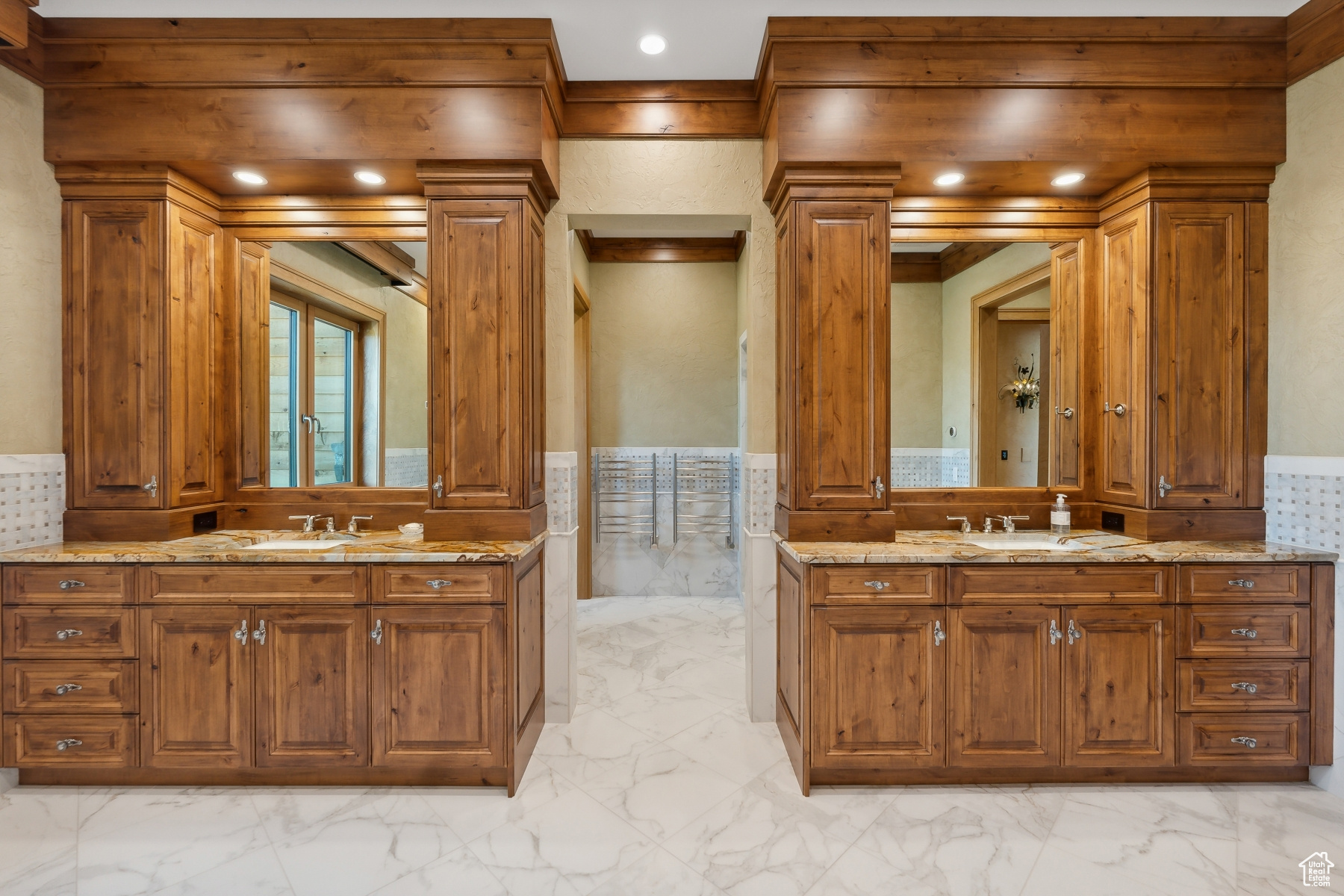 8011 N WEST HILLS TRL