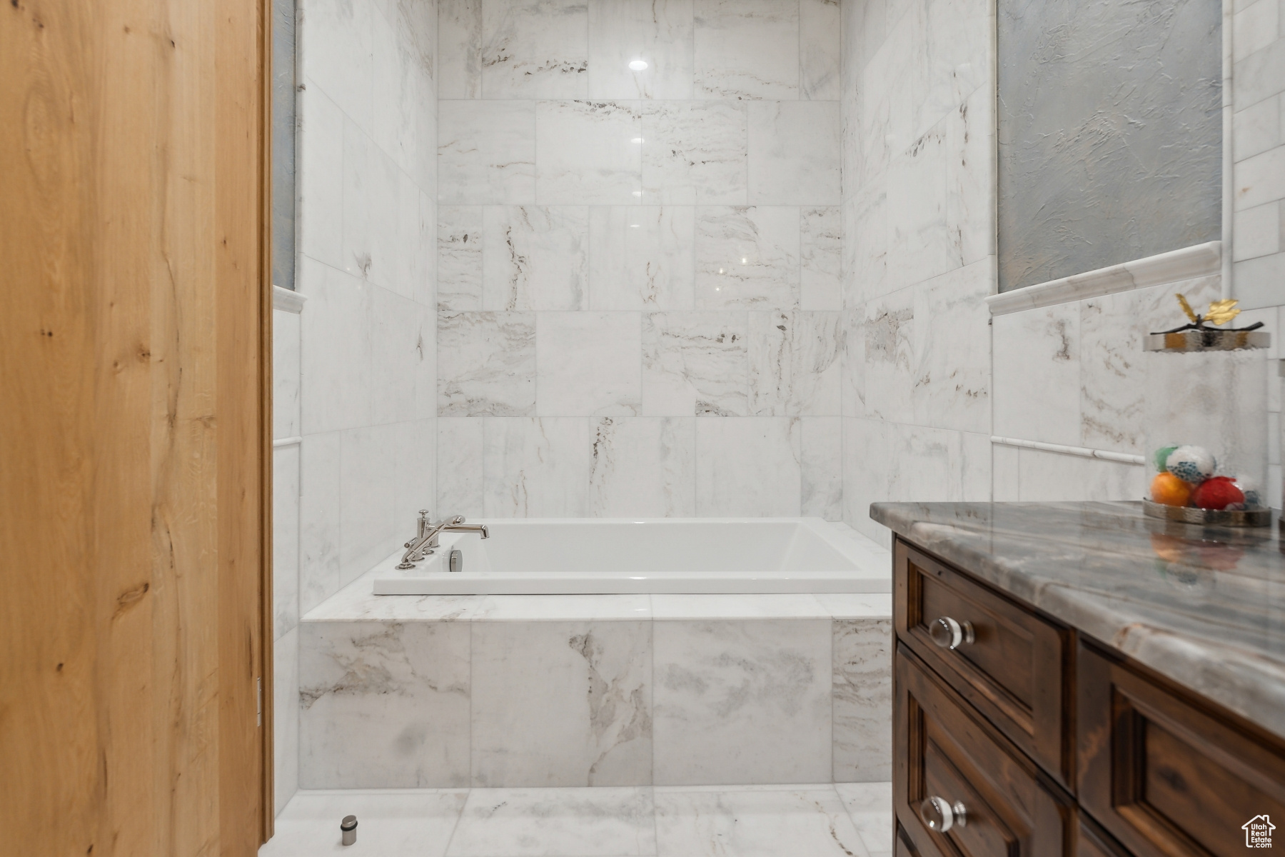 8011 N WEST HILLS TRL