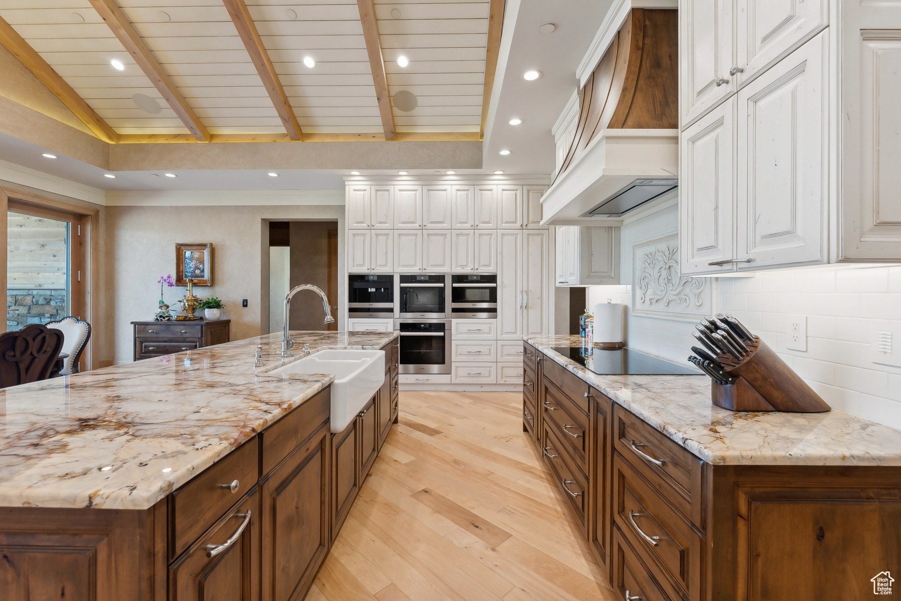 8011 N WEST HILLS TRL