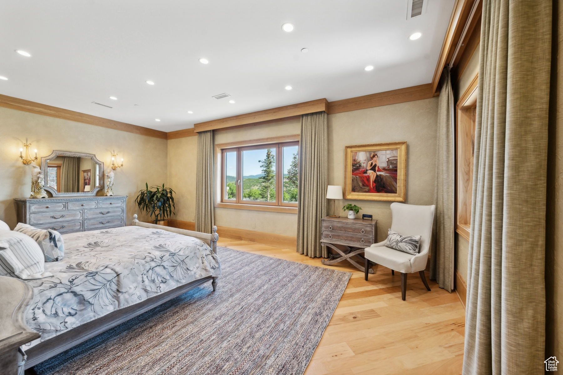 8011 N WEST HILLS TRL