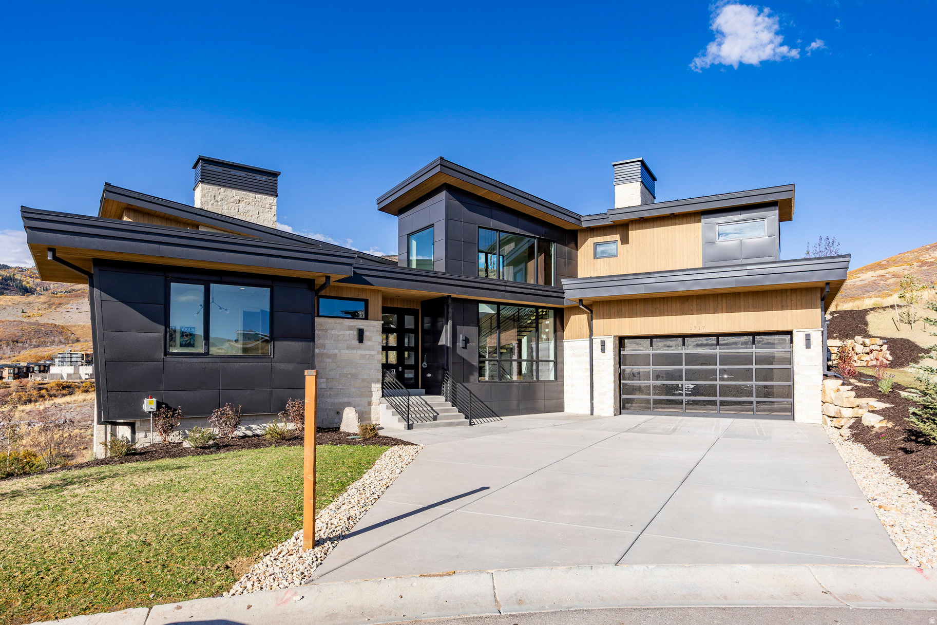 1717 W CENTAUR CT