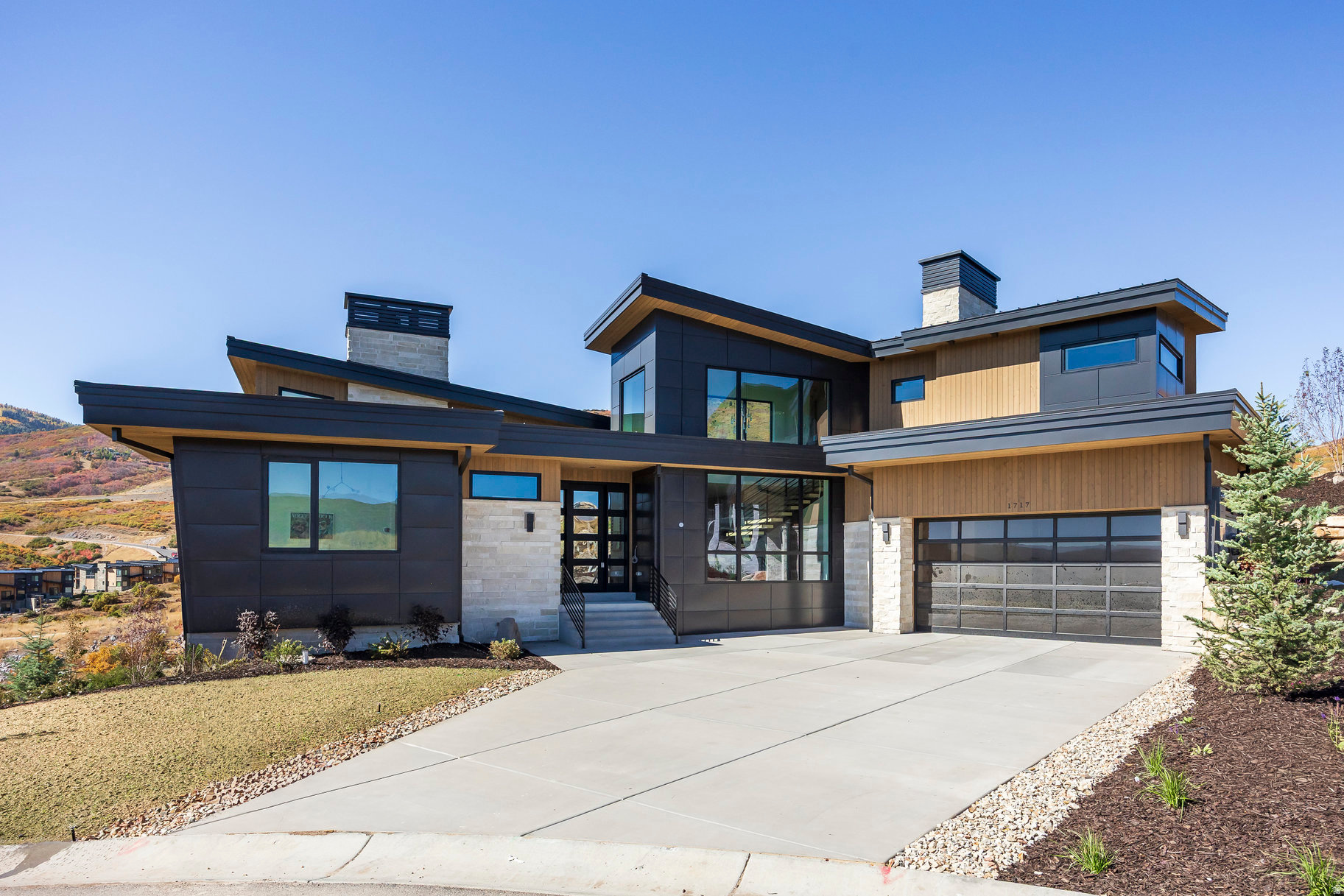 1717 W CENTAUR CT