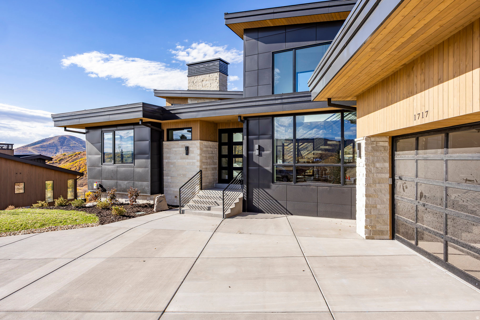 1717 W CENTAUR CT