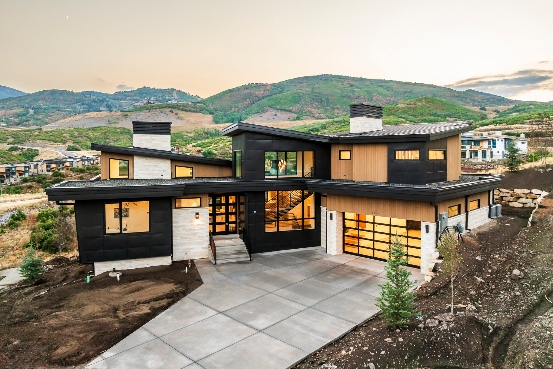 1717 W CENTAUR CT