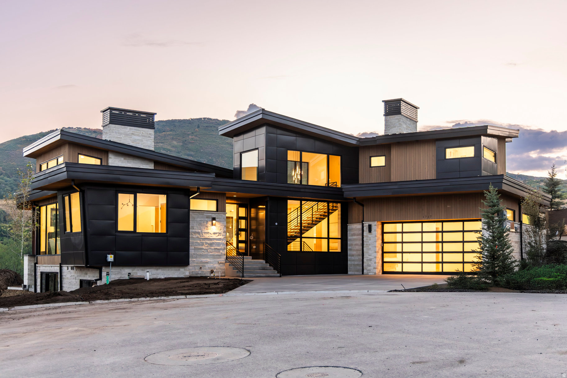 1717 W CENTAUR CT