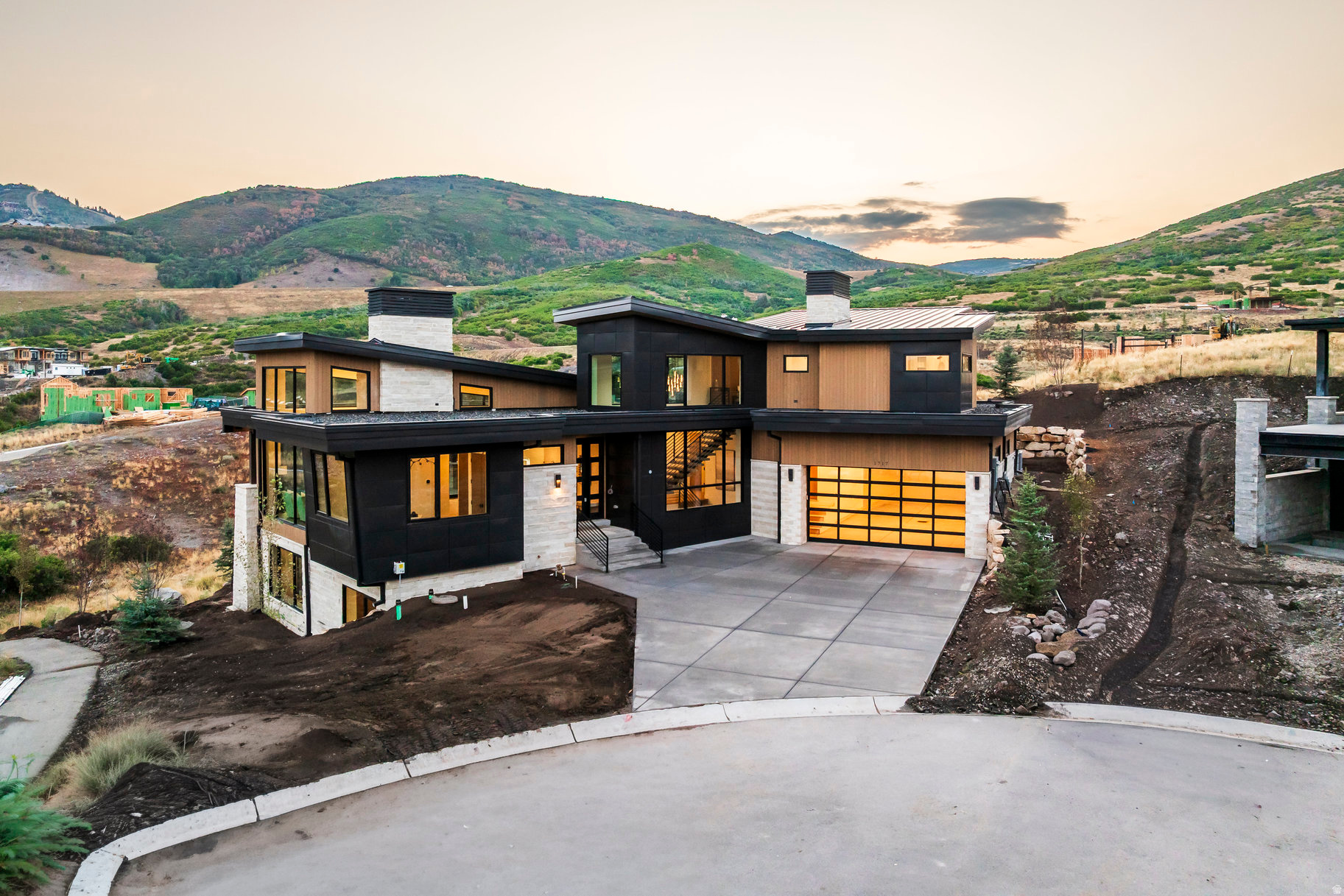 1717 W CENTAUR CT