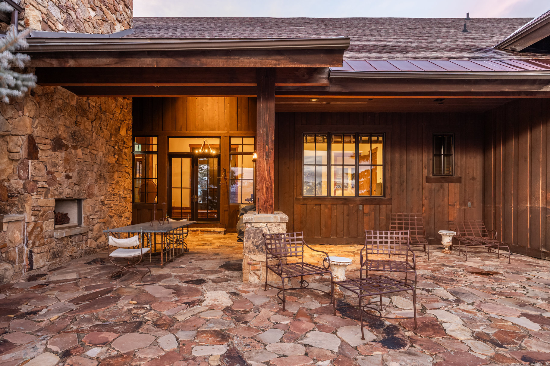 7701 N WEST HILLS TRL