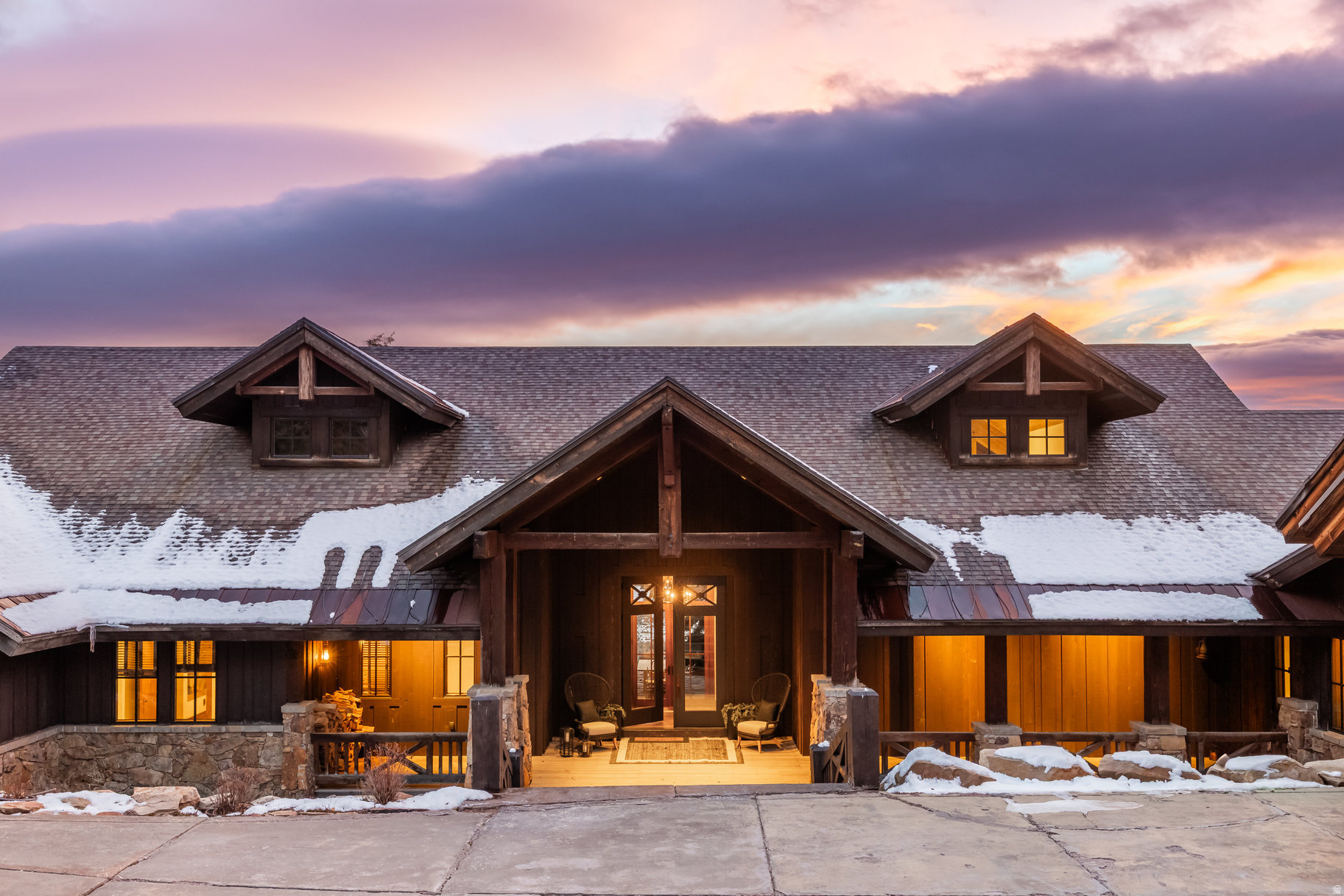 7701 N WEST HILLS TRL