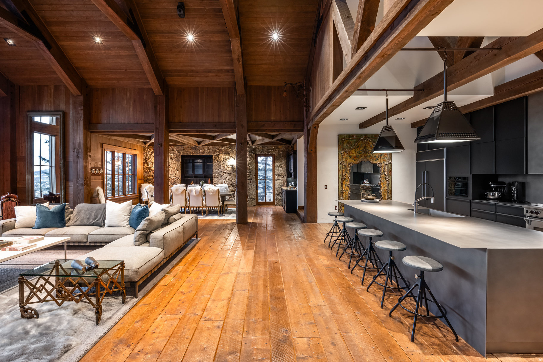 7701 N WEST HILLS TRL