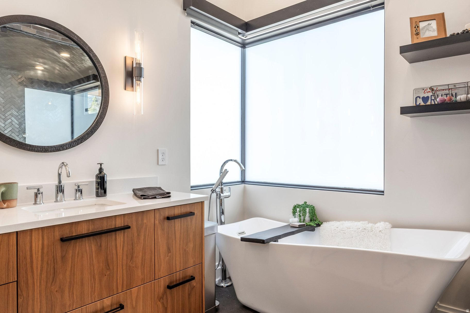3191 E WESTVIEW TRL