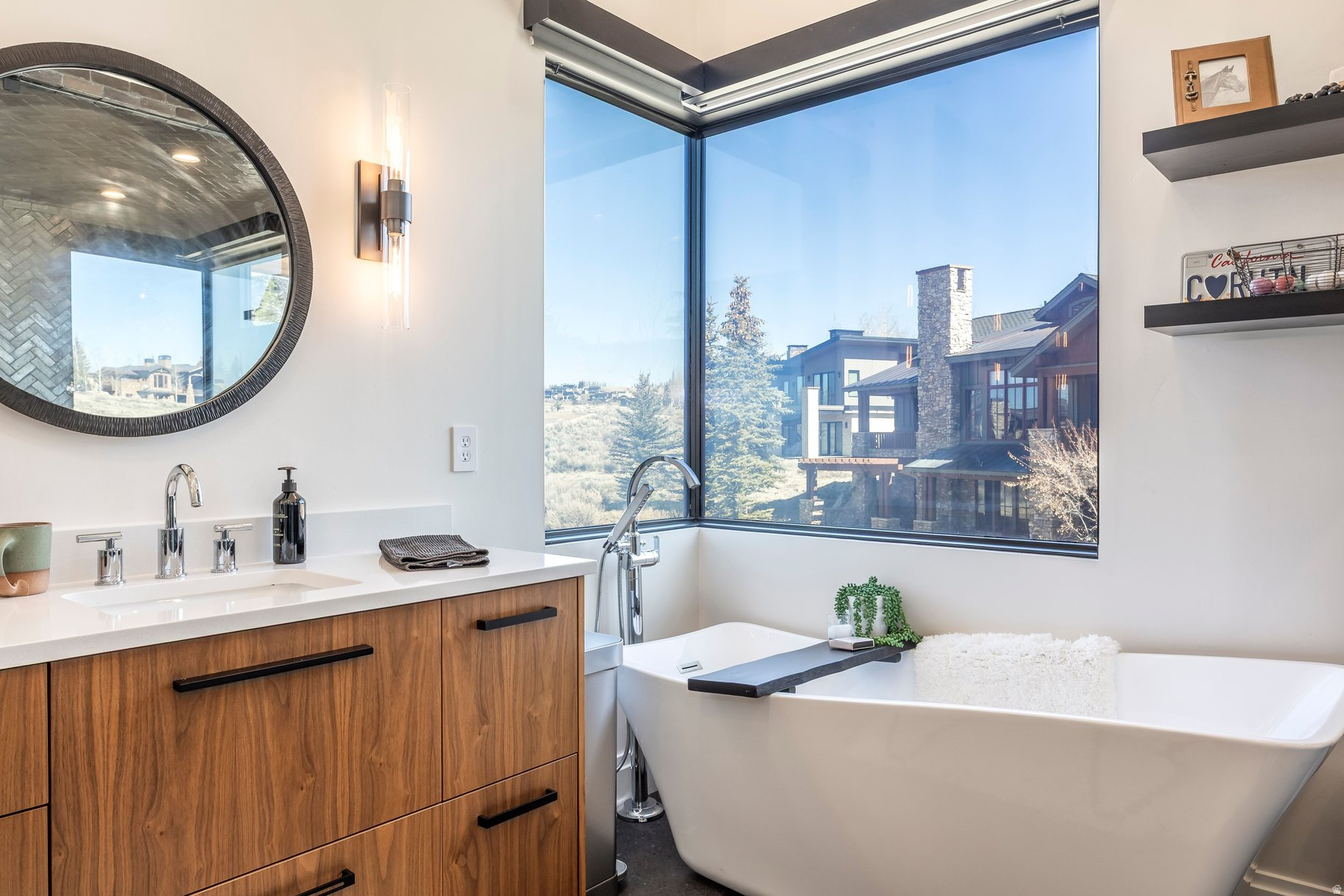 3191 E WESTVIEW TRL