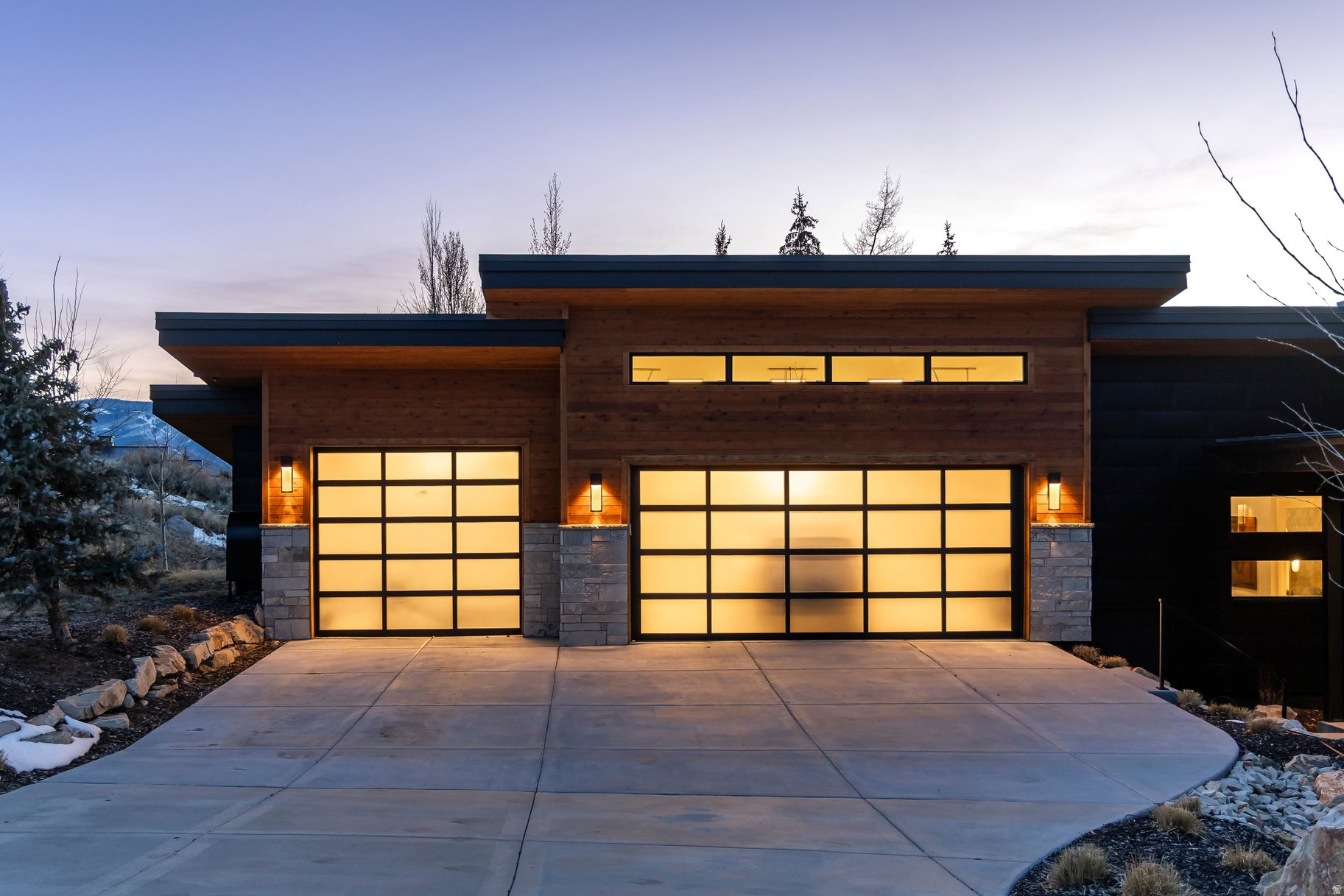 3191 E WESTVIEW TRL