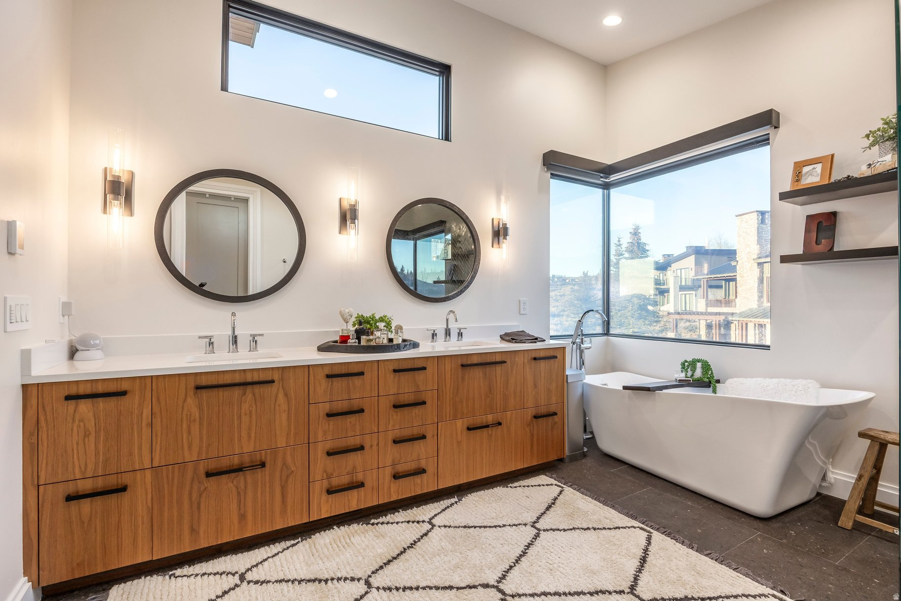 3191 E WESTVIEW TRL