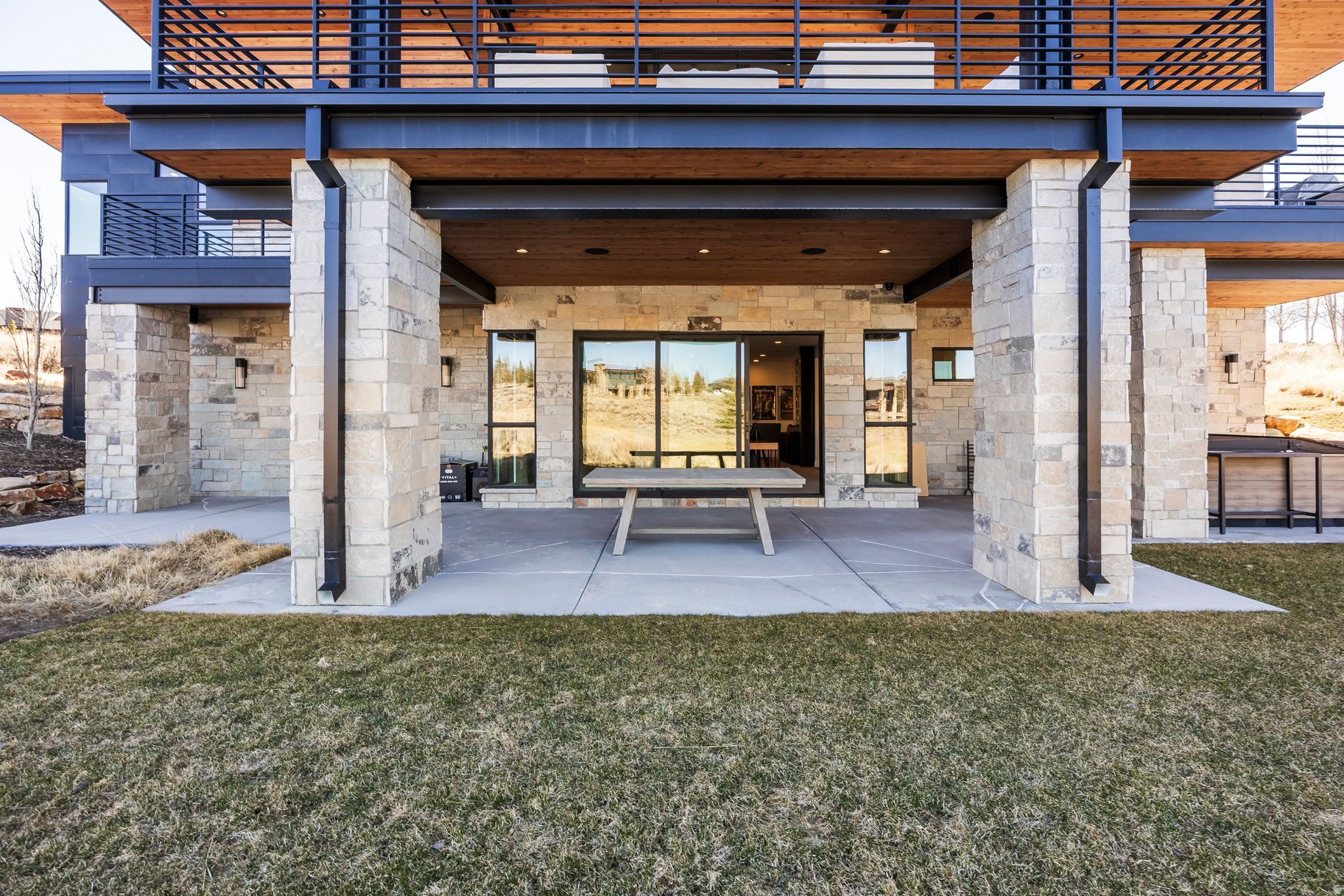3191 E WESTVIEW TRL