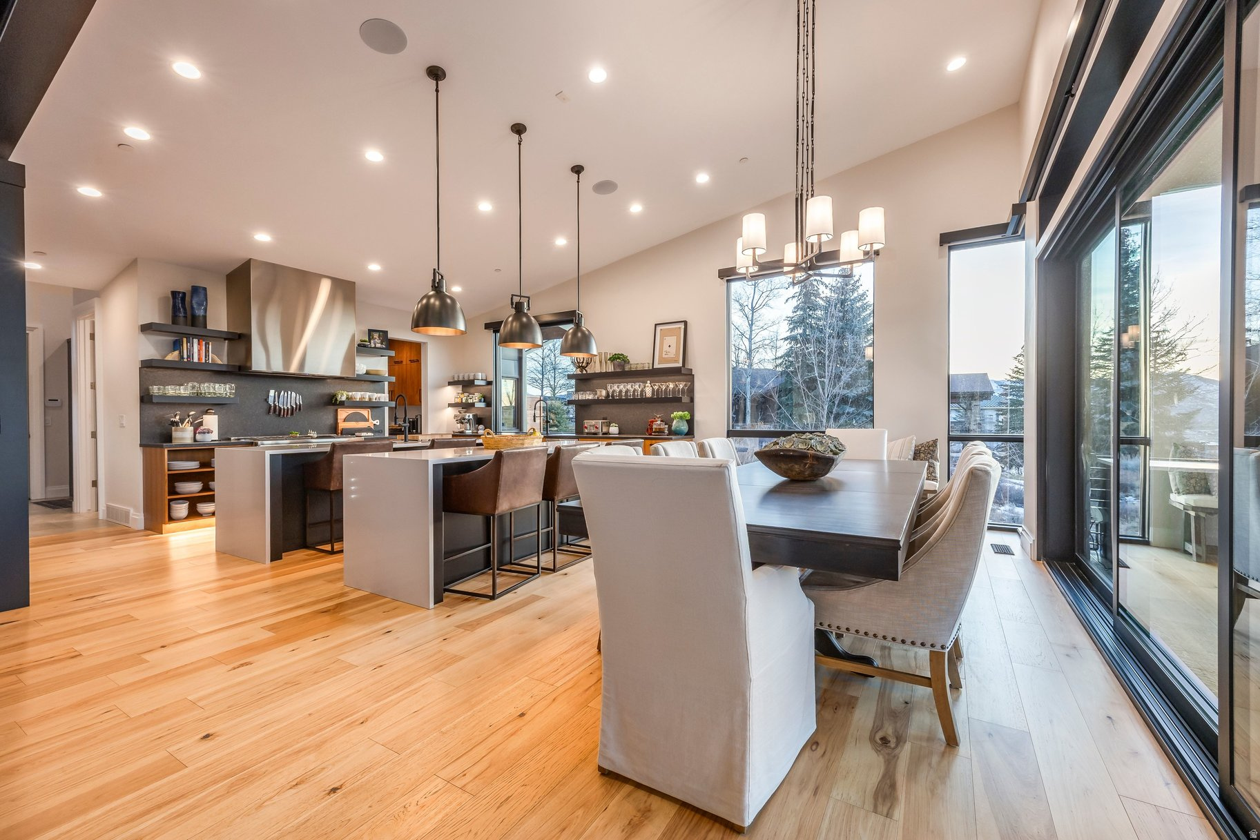 3191 E WESTVIEW TRL