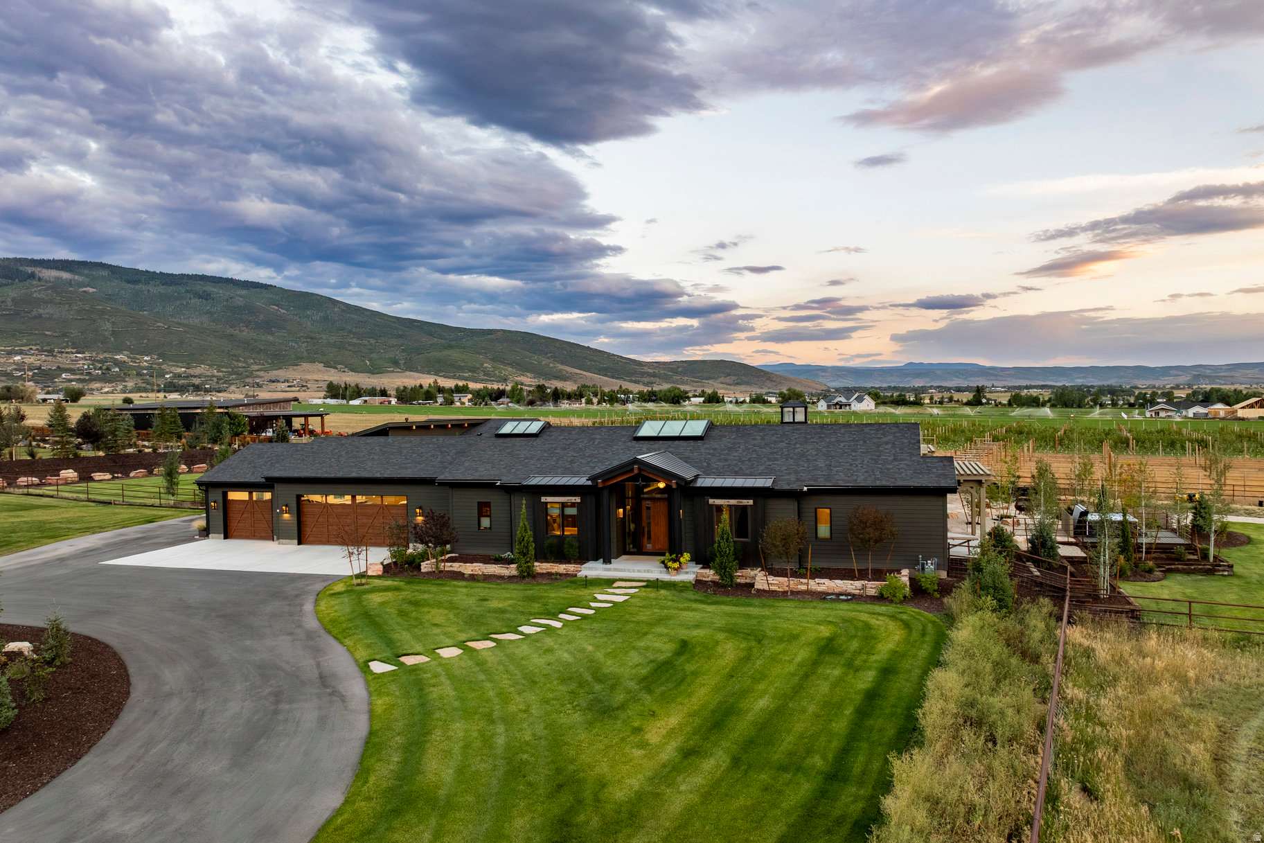 307 W LAZY ACRES LN