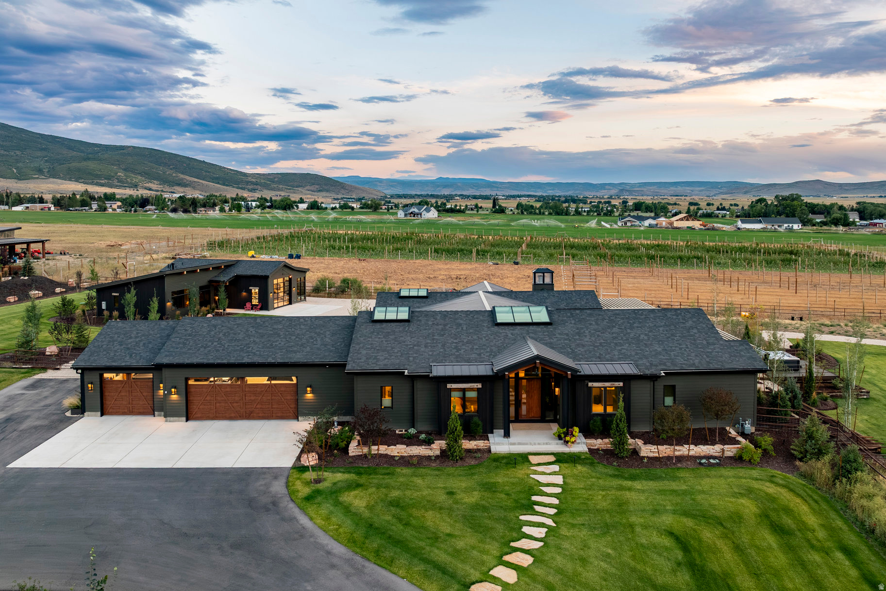 307 W LAZY ACRES LN