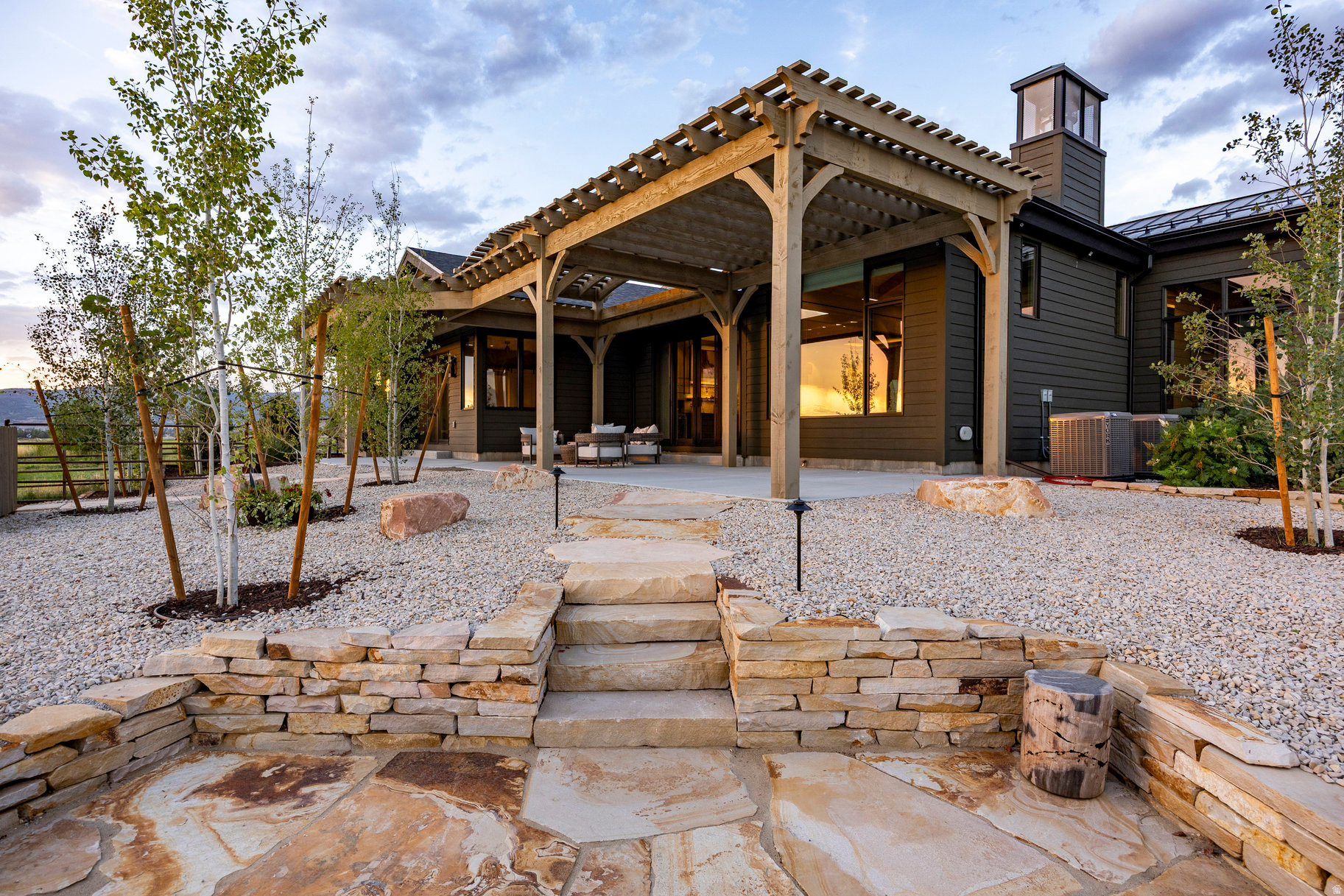 307 W LAZY ACRES LN