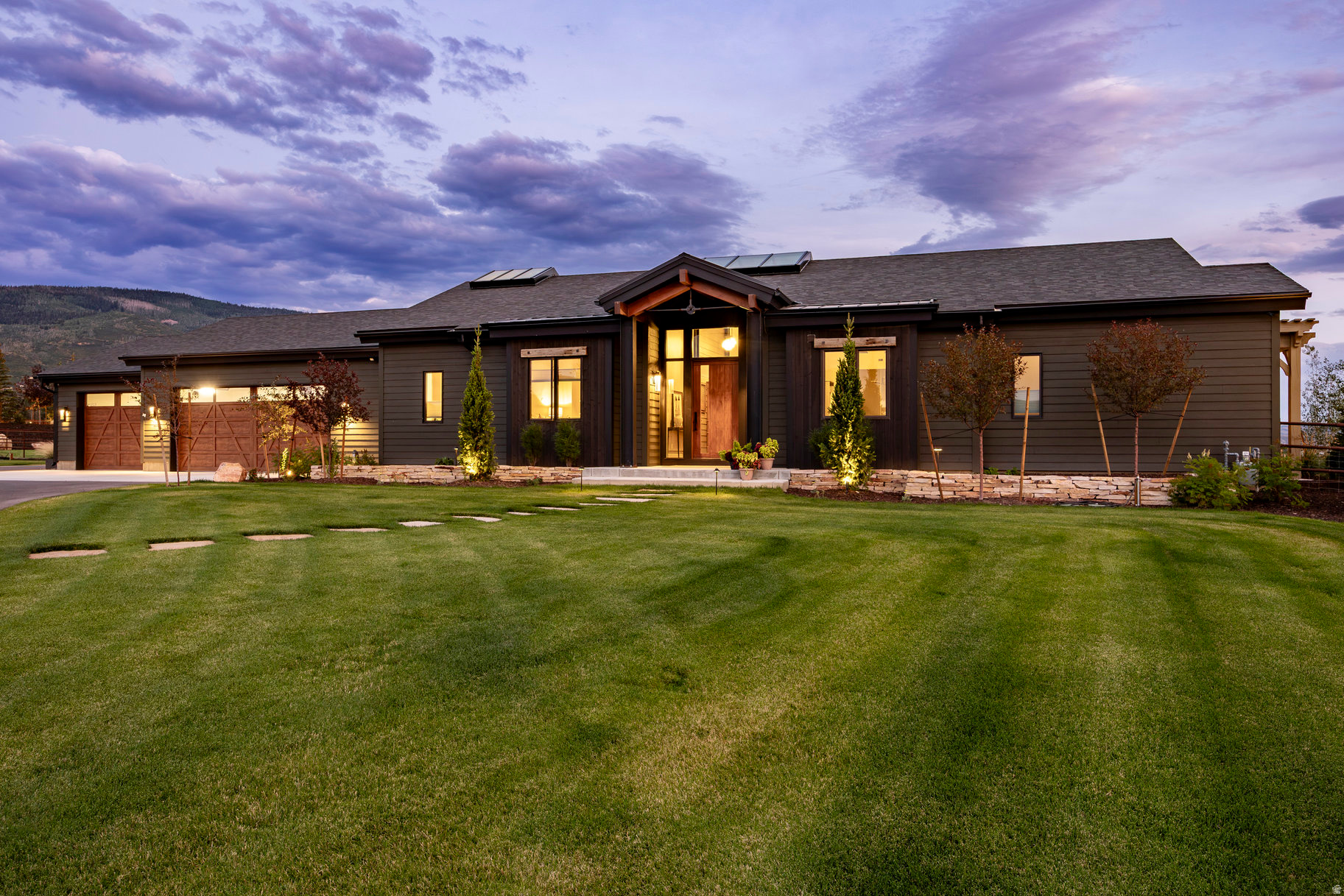 307 W LAZY ACRES LN