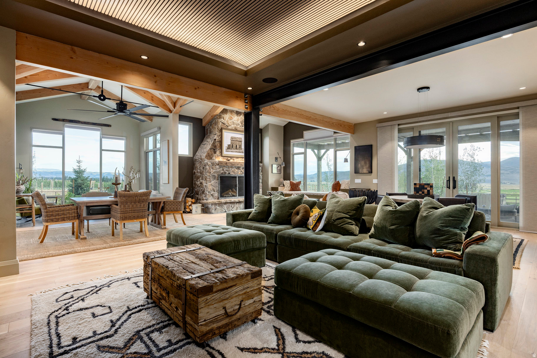 307 W LAZY ACRES LN