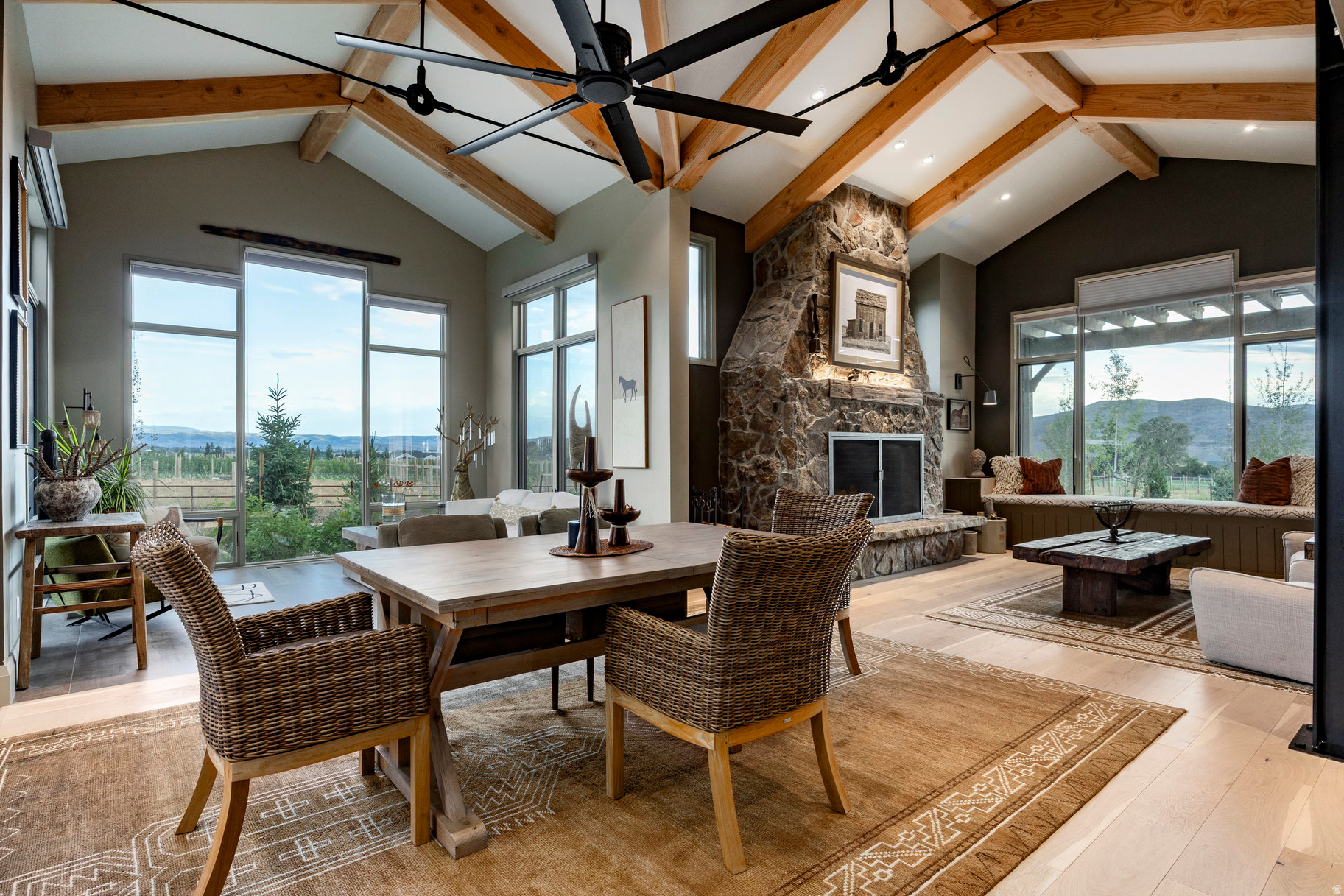 307 W LAZY ACRES LN