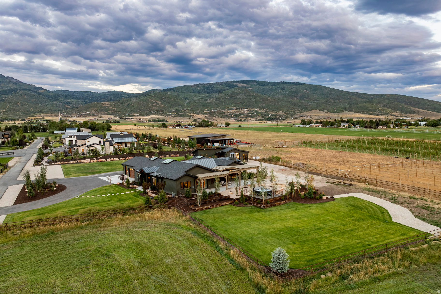 307 W LAZY ACRES LN