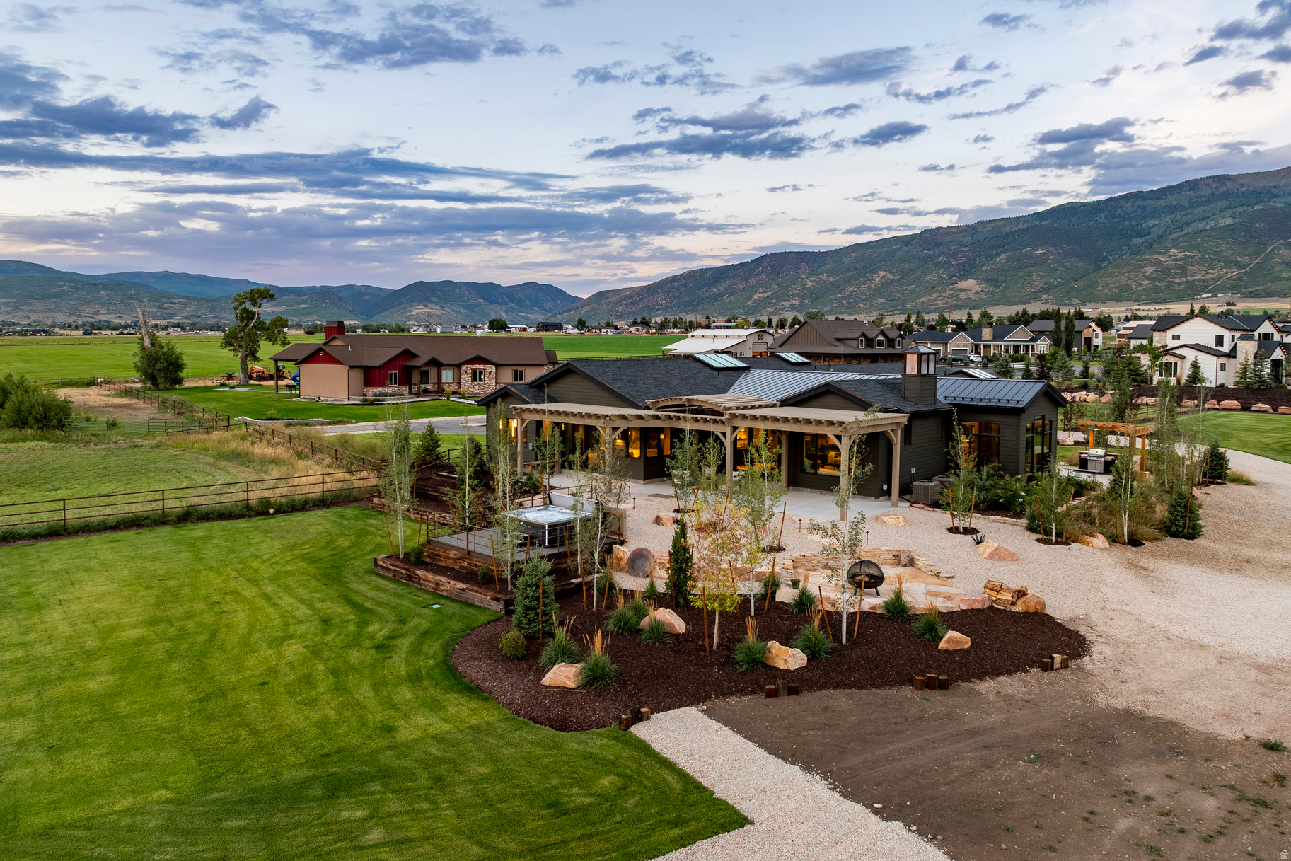 307 W LAZY ACRES LN