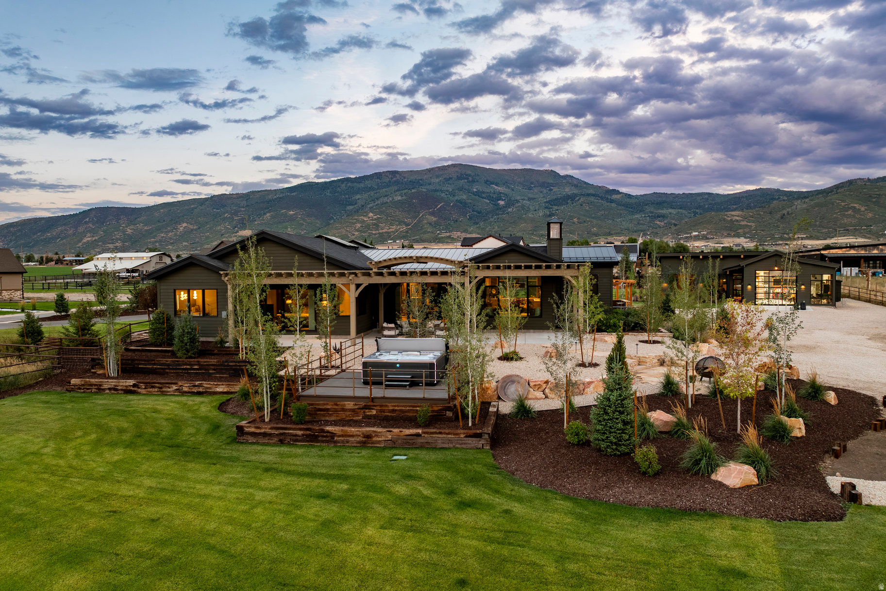 307 W LAZY ACRES LN