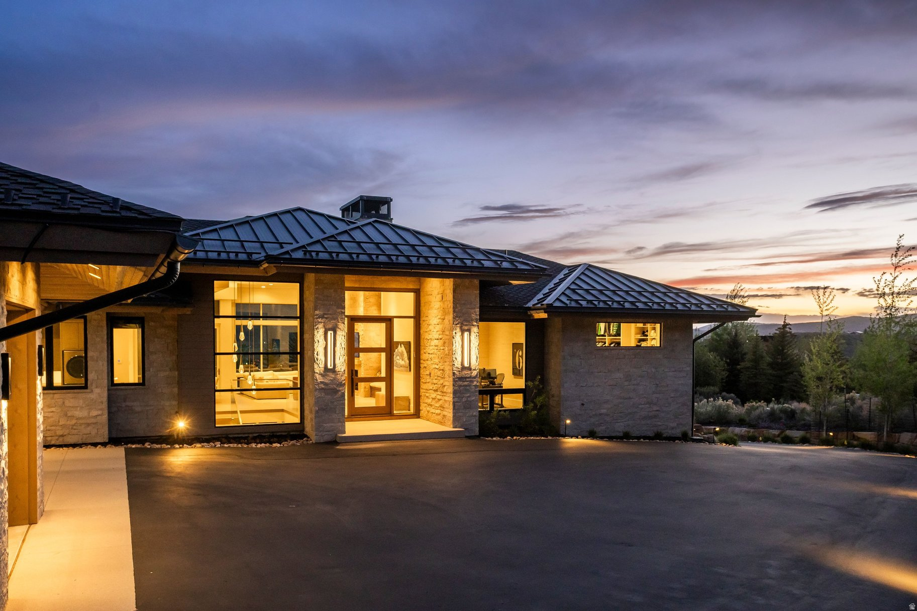 2647 E SILVER BERRY CT