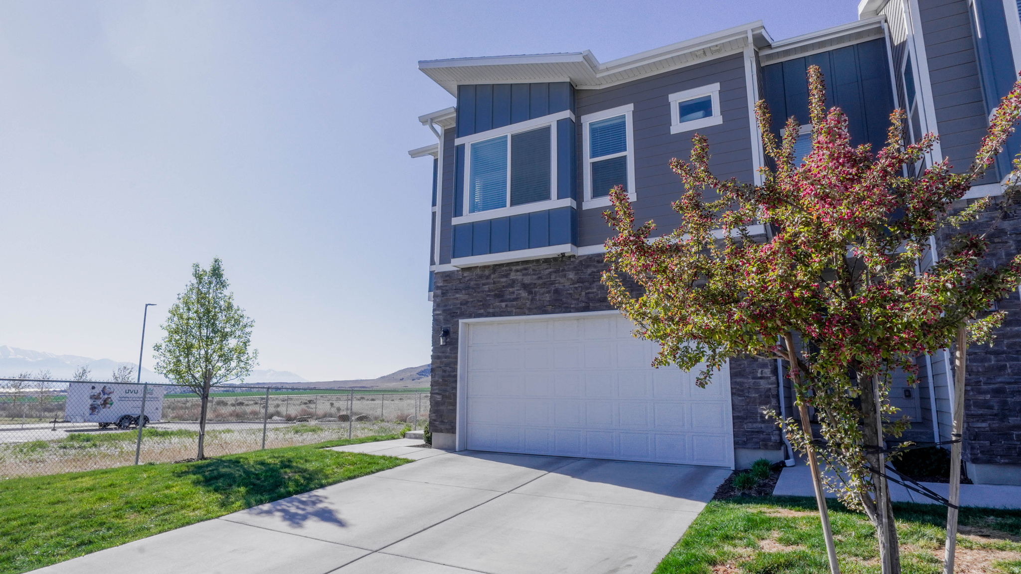 4322 E COTTON DR