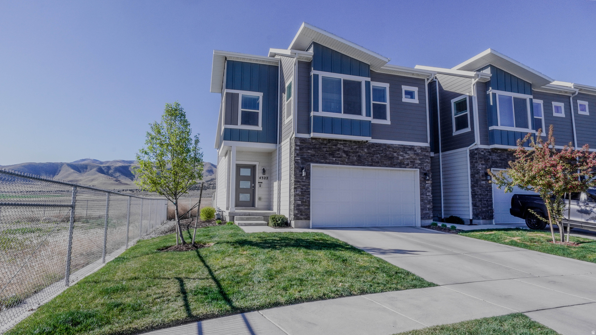 4322 E COTTON DR