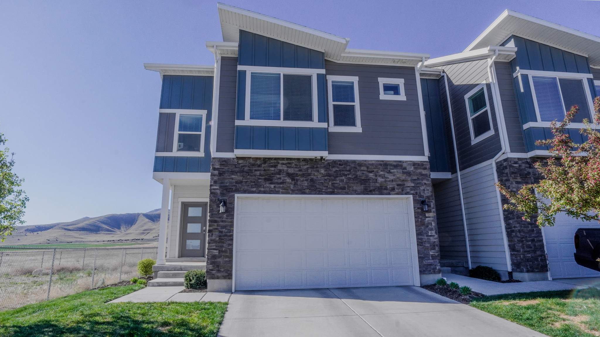 4322 E COTTON DR